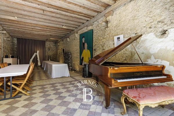 Cessy, Propriété 5 Chambres -  332 m² à vendre