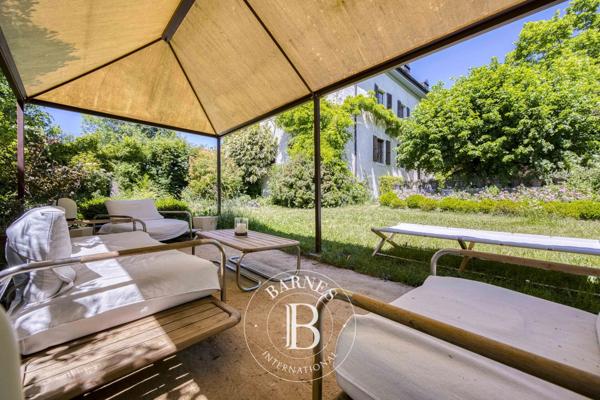 Cessy, Propriété 5 Chambres -  332 m² à vendre
