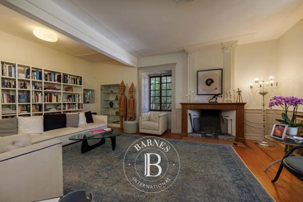 Cessy, Propriété 5 Chambres -  332 m² à vendre