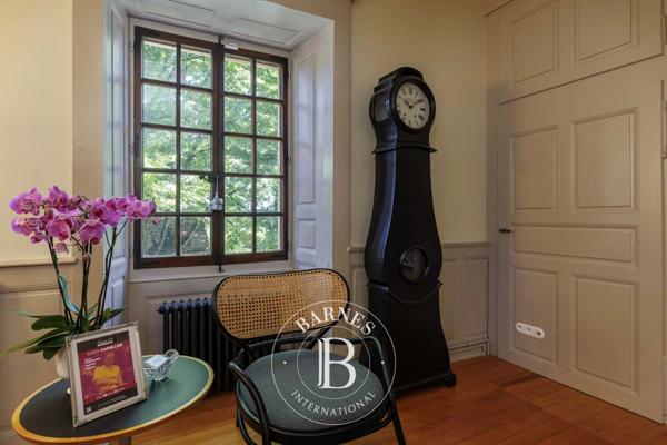 Cessy, Propriété 5 Chambres -  332 m² à vendre