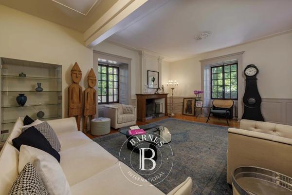 Cessy, Propriété 5 Chambres -  332 m² à vendre