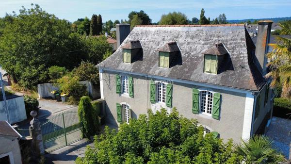 Vente Maison 6 pièces 241 m2 à Lamarque-Pontacq