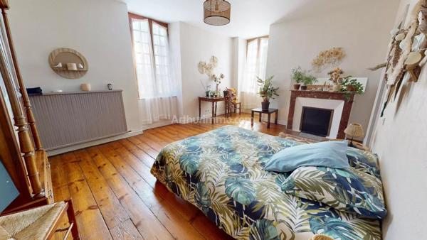 Vente Maison 6 pièces 241 m2 à Lamarque-Pontacq