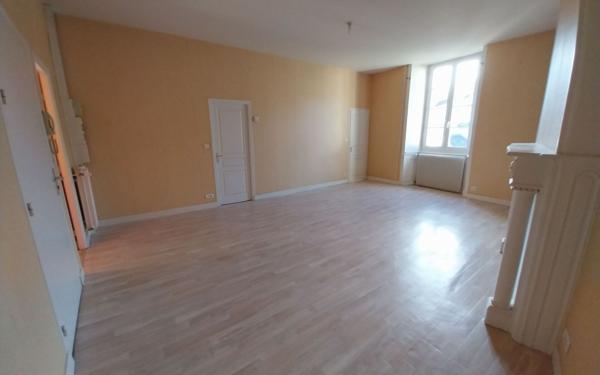 Appartement à louer    3 pièces •  Saint-Yrieix-la-Perche