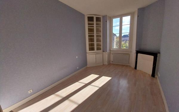 Appartement à louer    3 pièces •  Saint-Yrieix-la-Perche