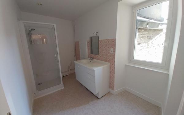 Appartement à louer    3 pièces •  Saint-Yrieix-la-Perche