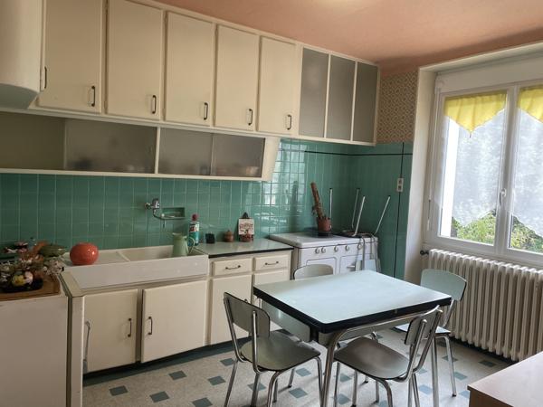 Maison T7 en pierre sur sous-sol complet avec 816m² de terrain