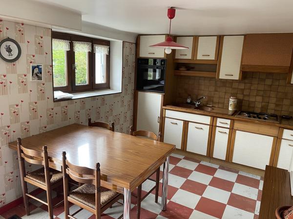 Maison T7 en pierre sur sous-sol complet avec 816m² de terrain