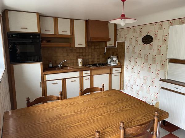 Maison T7 en pierre sur sous-sol complet avec 816m² de terrain