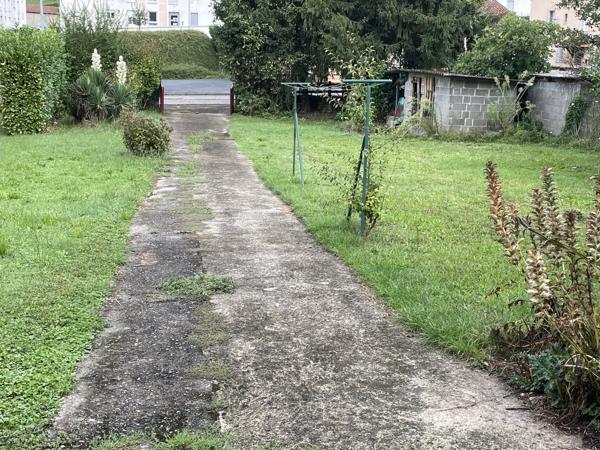 Maison T7 en pierre sur sous-sol complet avec 816m² de terrain