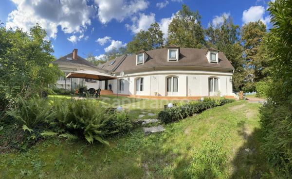 Dpt Oise (60), à vendre proche de SENLIS maison P9 de 305 m² - Terrain de 14 580,00 m²