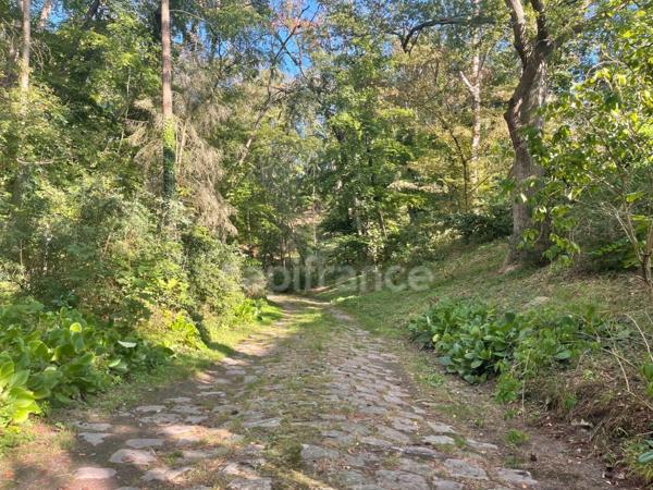 Dpt Oise (60), à vendre proche de SENLIS maison P9 de 305 m² - Terrain de 14 580,00 m²