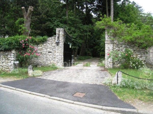 Dpt Oise (60), à vendre proche de SENLIS maison P9 de 305 m² - Terrain de 14 580,00 m²