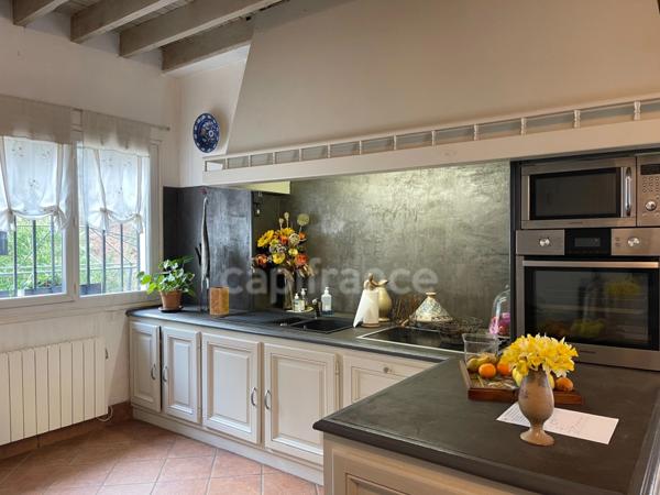 Dpt Oise (60), à vendre proche de SENLIS maison P9 de 305 m² - Terrain de 14 580,00 m²