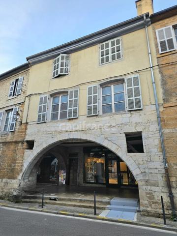 Immeuble à vendre – Centre-ville d’Arbois 39600 – Investissement sécurisé avec revenus locatifs