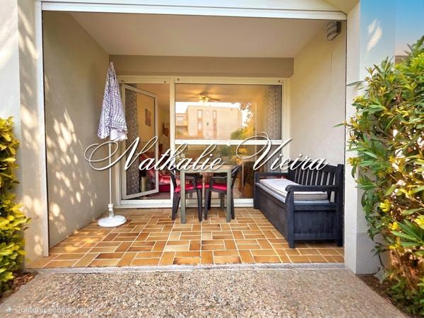 Studio cabine en rez-de-jardin avec terrasse, cour privative et parking – Carnon Ouest