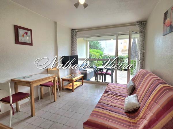 Studio cabine en rez-de-jardin avec terrasse, cour privative et parking – Carnon Ouest