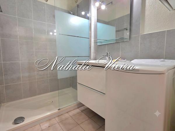 Studio cabine en rez-de-jardin avec terrasse, cour privative et parking – Carnon Ouest