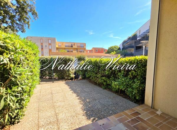 Studio cabine en rez-de-jardin avec terrasse, cour privative et parking – Carnon Ouest