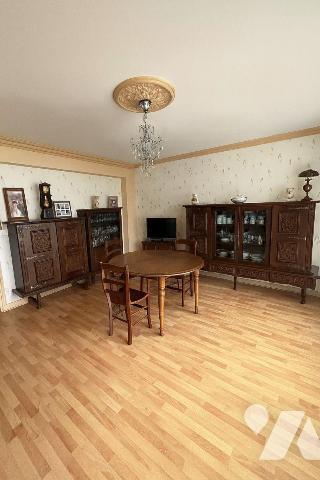 RENNES / APPARTEMENT TYPE 3 / 72 M²

Situé Square de Transylvanie, au premier étage d'une rés...