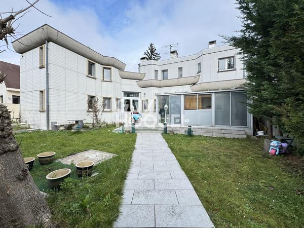 MAISON À VENDRE DE 7 PIÈCES DE 141,27 M²