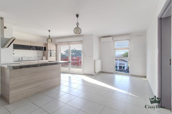 Appartement
                                                                                                                                                                                                                                                                                                                        4 pièce(s)                                                                                                                                                                                                          3 chambre(s)                                                                                                                                                                                                          83  m²