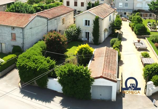 Saint-Just-Saint-Rambert (42170) Maison en pisé avec cachet, à Saint-Just-Saint-Rambert