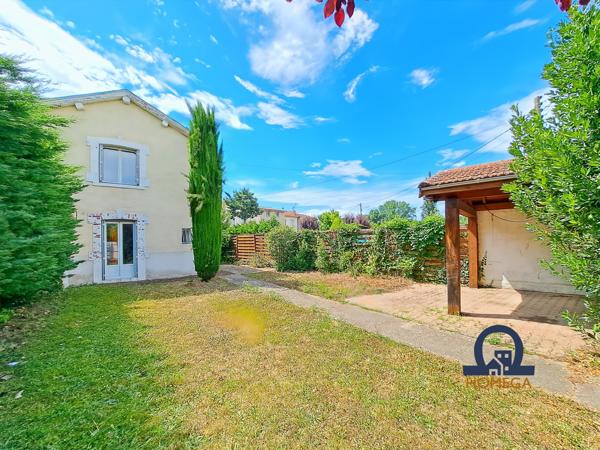 Saint-Just-Saint-Rambert (42170) Maison en pisé avec cachet, à Saint-Just-Saint-Rambert