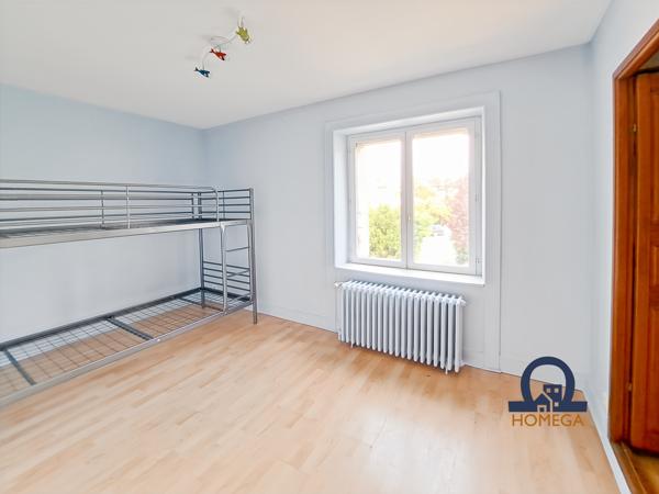 Saint-Just-Saint-Rambert (42170) Maison en pisé avec cachet, à Saint-Just-Saint-Rambert