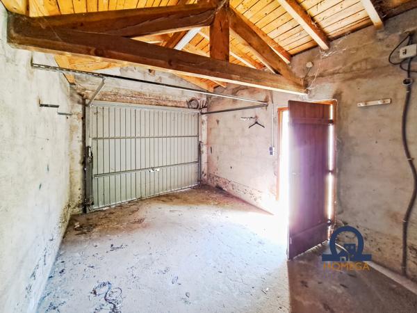 Saint-Just-Saint-Rambert (42170) Maison en pisé avec cachet, à Saint-Just-Saint-Rambert