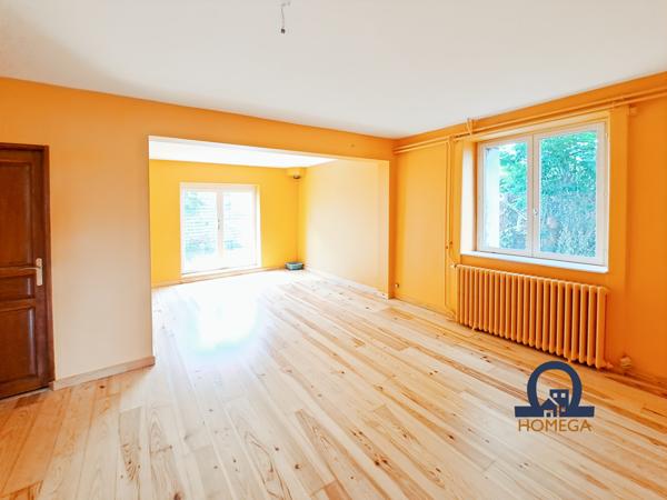 Saint-Just-Saint-Rambert (42170) Maison en pisé avec cachet, à Saint-Just-Saint-Rambert