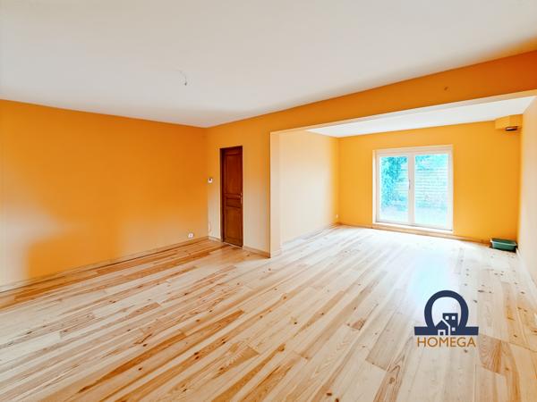 Saint-Just-Saint-Rambert (42170) Maison en pisé avec cachet, à Saint-Just-Saint-Rambert