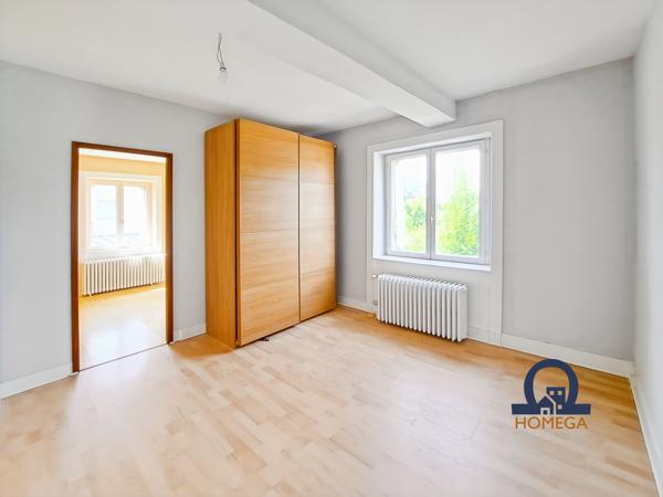 Saint-Just-Saint-Rambert (42170) Maison en pisé avec cachet, à Saint-Just-Saint-Rambert