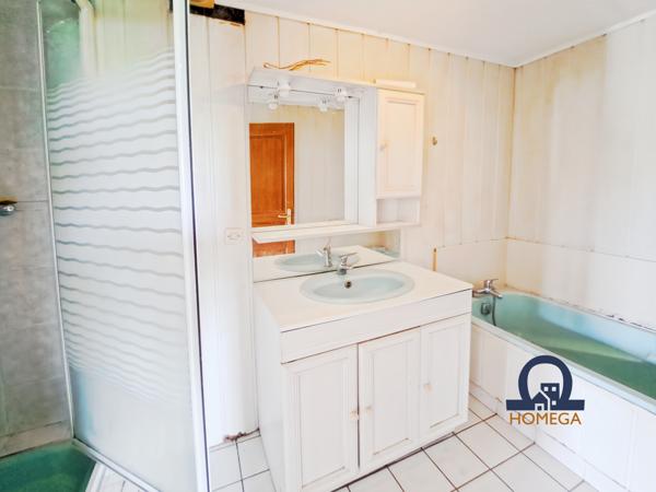 Saint-Just-Saint-Rambert (42170) Maison en pisé avec cachet, à Saint-Just-Saint-Rambert