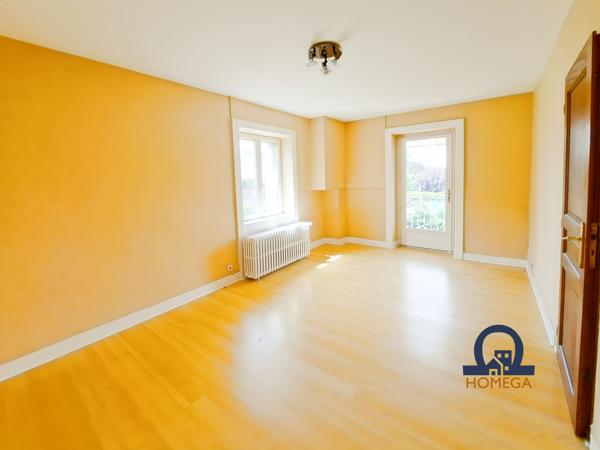 Saint-Just-Saint-Rambert (42170) Maison en pisé avec cachet, à Saint-Just-Saint-Rambert