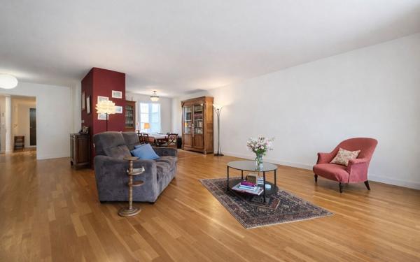 Appartement à vendre    5 pièces • 110 m2 Tassin-la-Demi-Lune