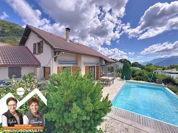 Rare, villa avec vue sur les massifs, piscine et garage - quartier calme et résidentiel de Voiron