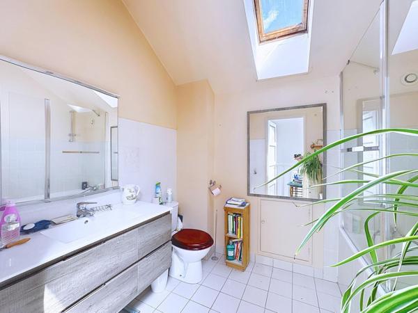 Rare, villa avec vue sur les massifs, piscine et garage - quartier calme et résidentiel de Voiron