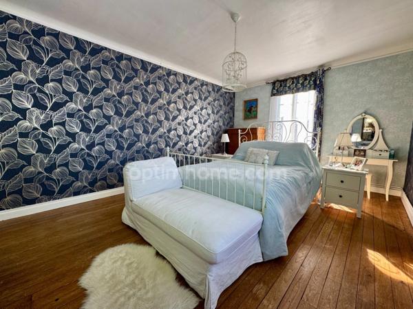 Charmante Maison de 7 pièces, 6 chambres, écoles et commerces à proximité, jardin sans vis-à-vis, grand garage et atelier