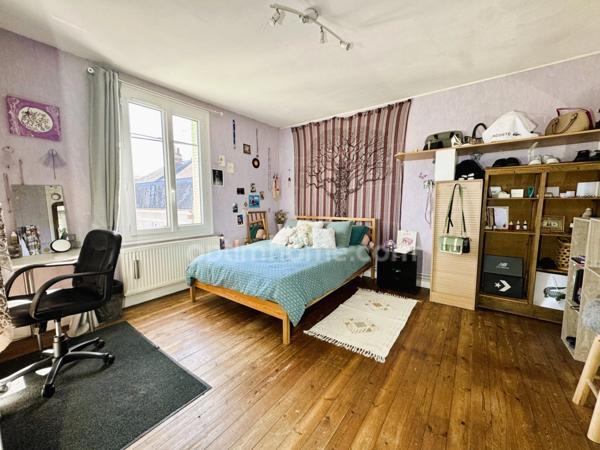 Charmante Maison de 7 pièces, 6 chambres, écoles et commerces à proximité, jardin sans vis-à-vis, grand garage et atelier