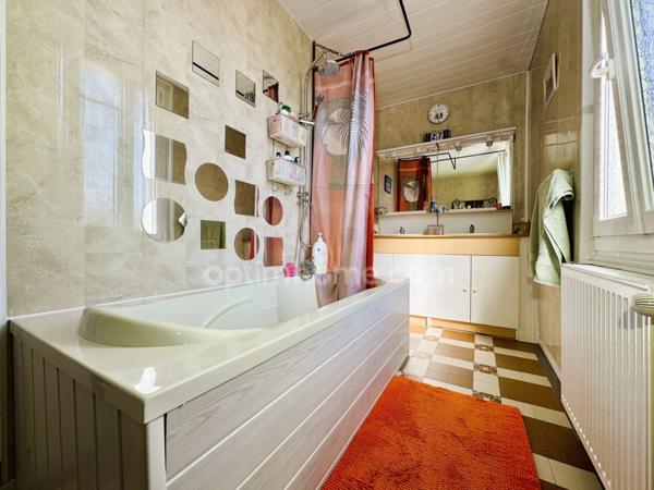 Charmante Maison de 7 pièces, 6 chambres, écoles et commerces à proximité, jardin sans vis-à-vis, grand garage et atelier