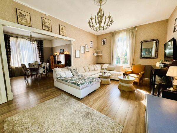 Charmante Maison de 7 pièces, 6 chambres, écoles et commerces à proximité, jardin sans vis-à-vis, grand garage et atelier