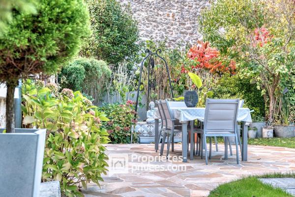 Corps de ferme rénové et sa partie indépendante