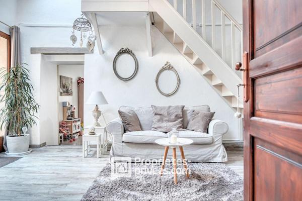 Corps de ferme rénové et sa partie indépendante