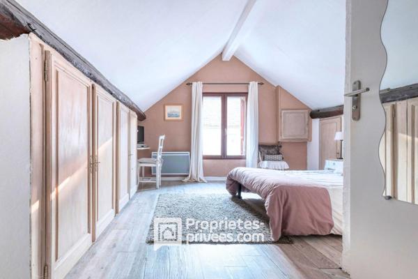 Corps de ferme rénové et sa partie indépendante