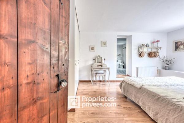 Corps de ferme rénové et sa partie indépendante