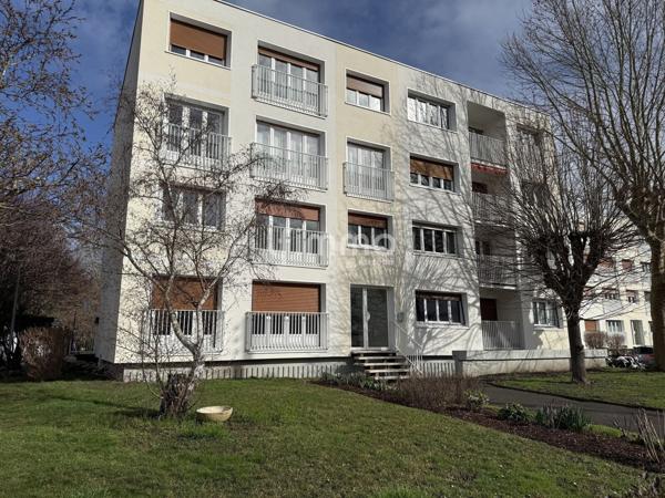 Chilly Mazarin / Appartement 2 pièces / Residence grand jardin