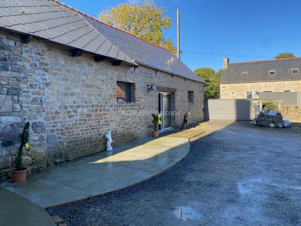 Vente Maison 10 pièces 330 m2 à Ploumagoar