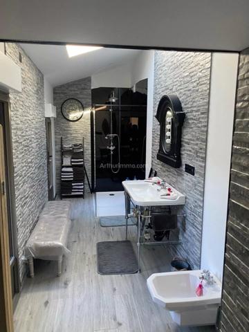 Vente Maison 10 pièces 330 m2 à Ploumagoar