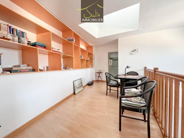 Maison en Centre-Ville de BRESSUIRE. Jardinet et garage. Libre de suite (adaptée pour retraités)